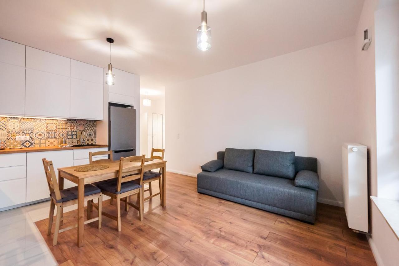 Saska Kepa Bright Apartment