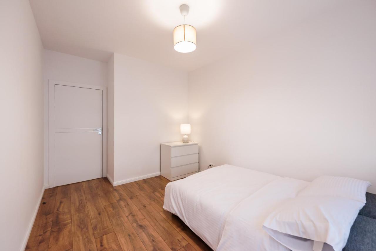 Saska Kepa Bright Apartment